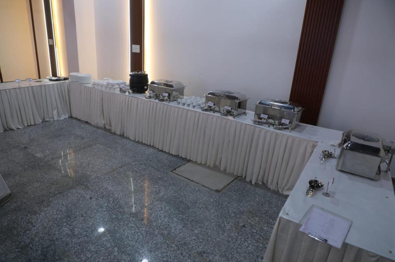 Hotel Rr Galaxy Gurgaon Exterior foto
