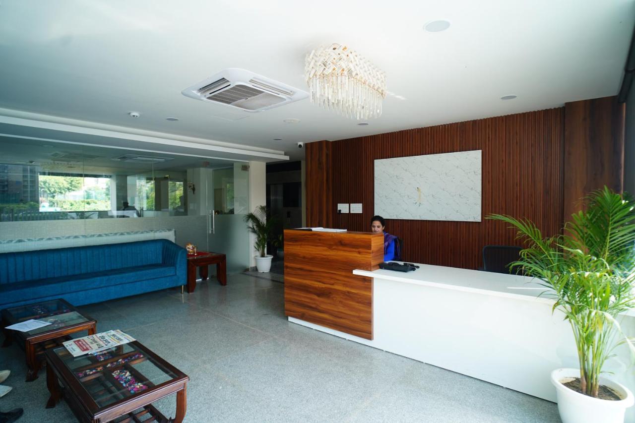 Hotel Rr Galaxy Gurgaon Exterior foto