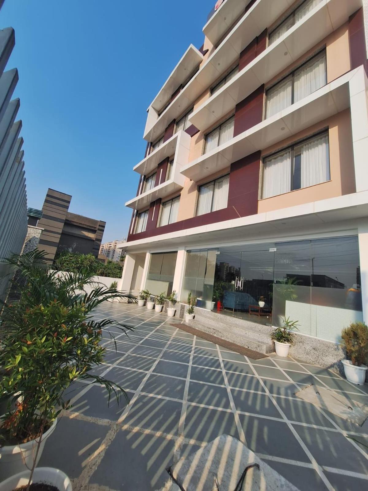 Hotel Rr Galaxy Gurgaon Exterior foto