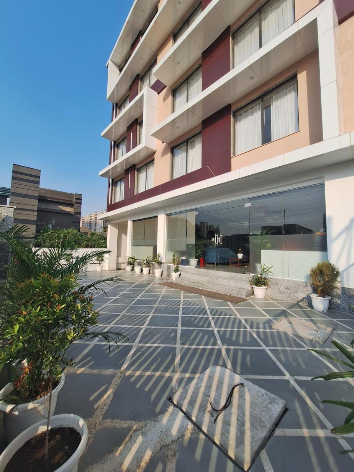 Hotel Rr Galaxy Gurgaon Exterior foto