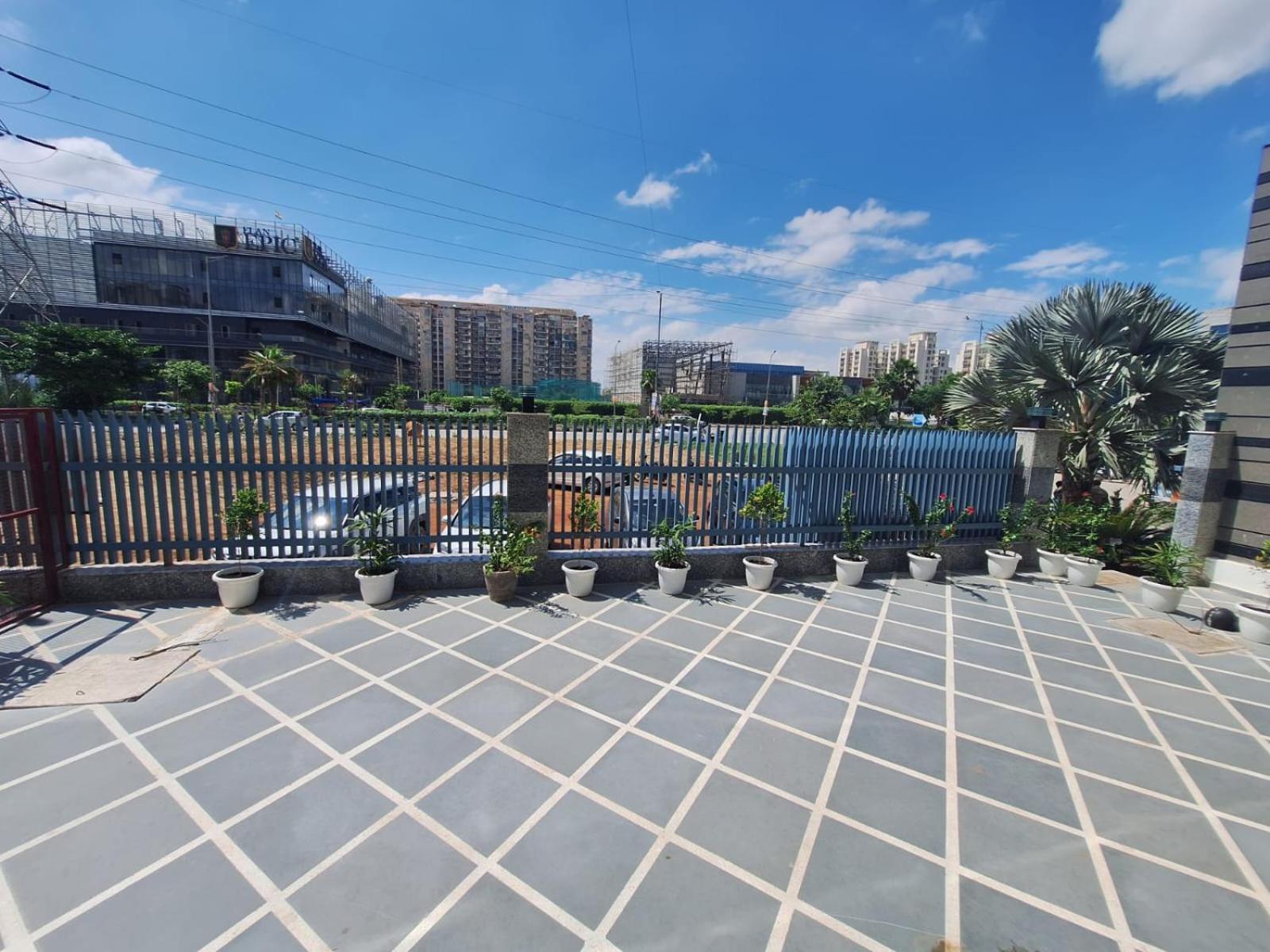 Hotel Rr Galaxy Gurgaon Exterior foto