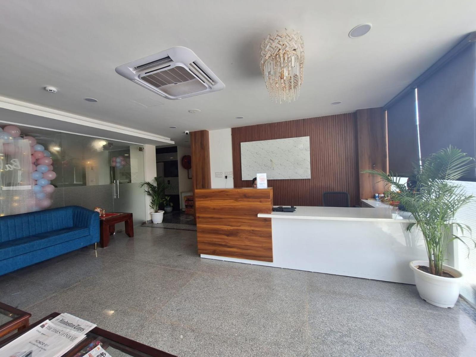 Hotel Rr Galaxy Gurgaon Exterior foto
